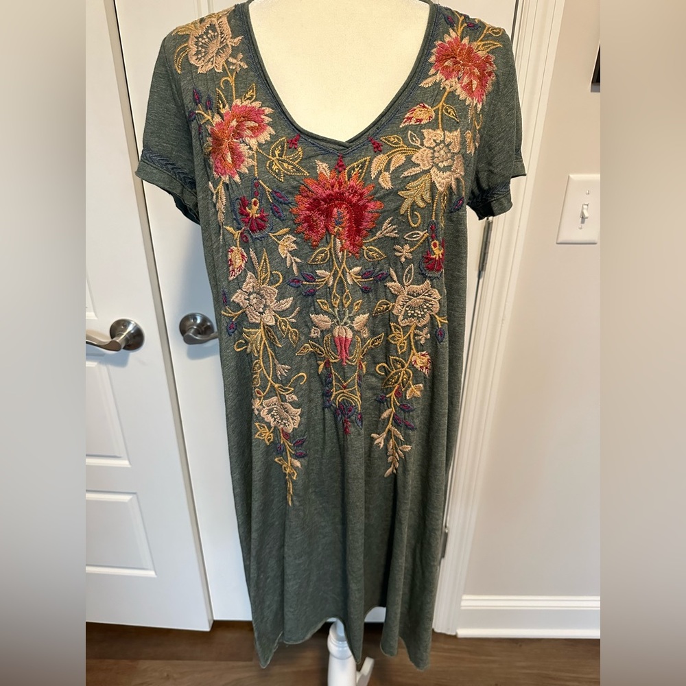 Gorgeous floral embroidered t shirt dress